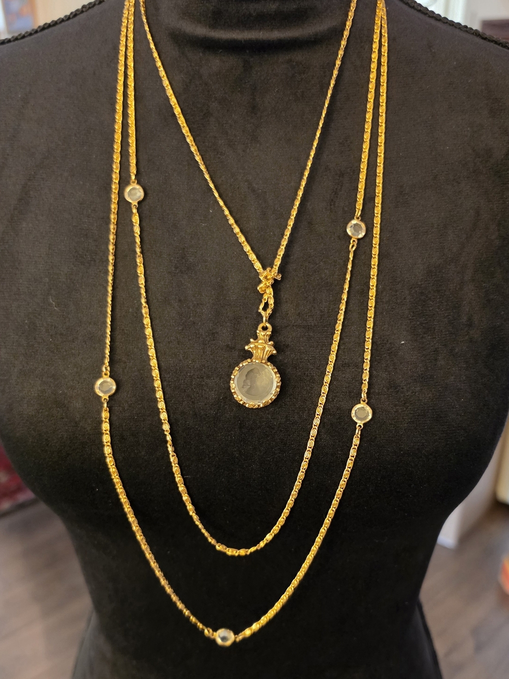 Long Goldette Chain Necklace w/glass Cameo